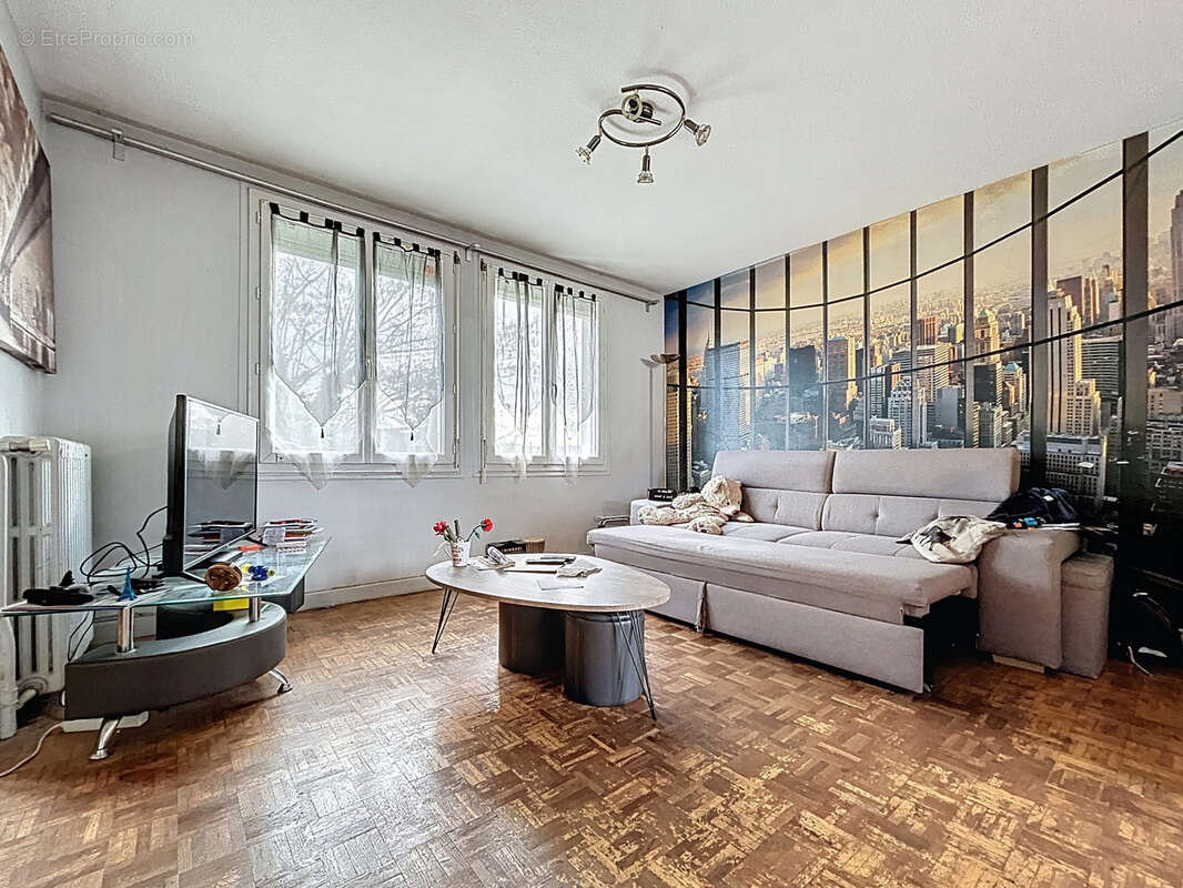 Maison à SAINT-PANTALEON-DE-LARCHE