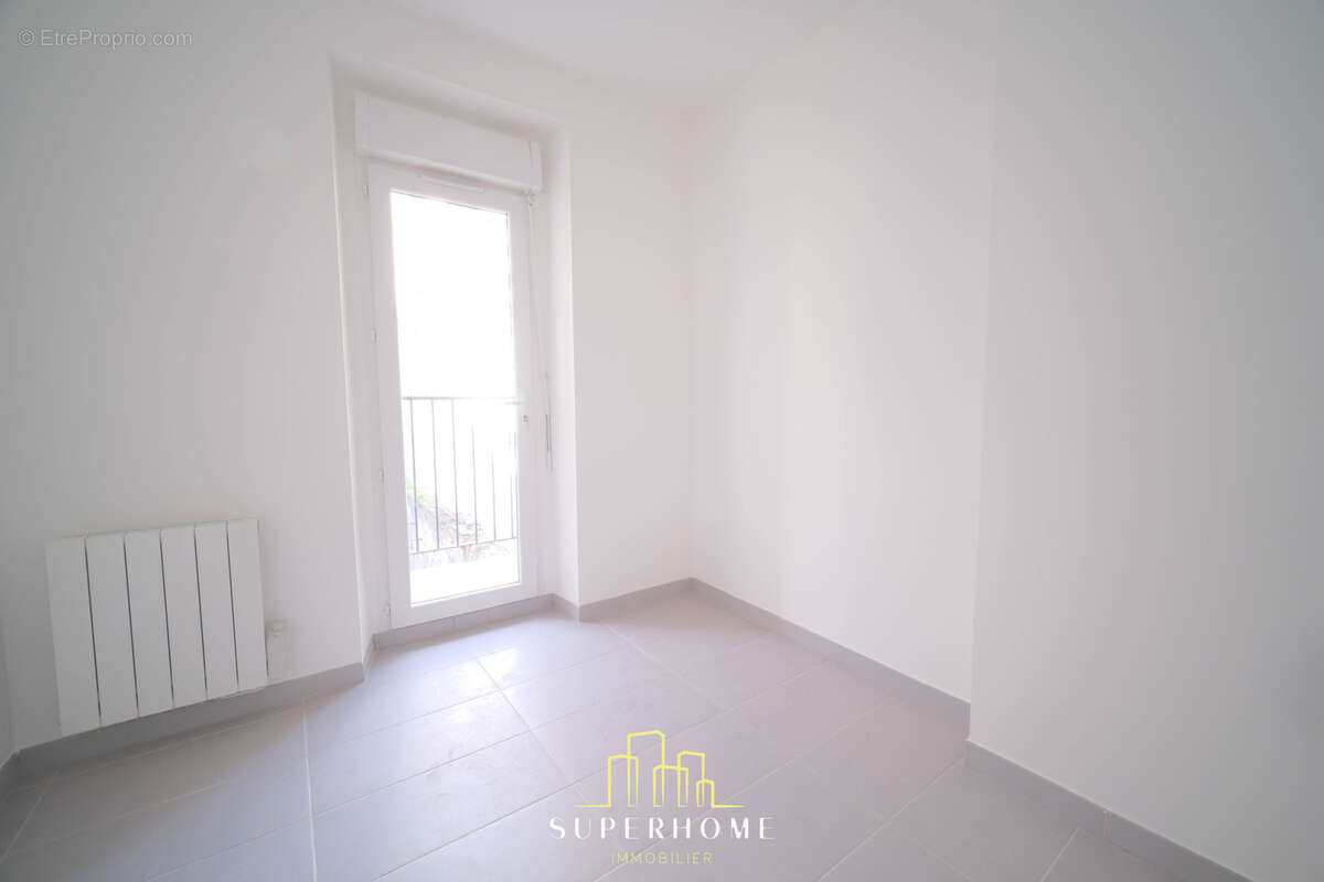 Appartement à MARSEILLE-4E
