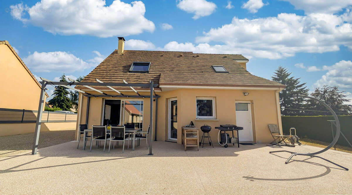 Maison à CERANS-FOULLETOURTE