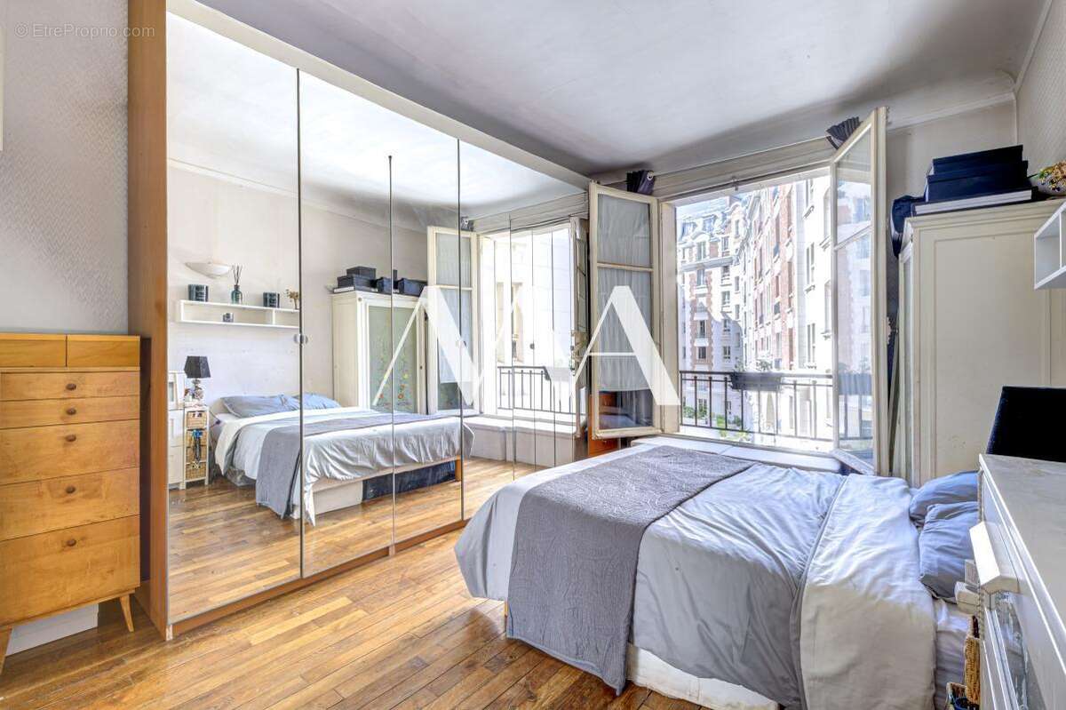 Appartement à NEUILLY-SUR-SEINE