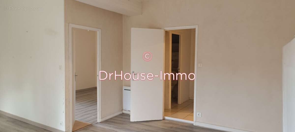 Maison à NOTRE-DAME-DE-SANILHAC