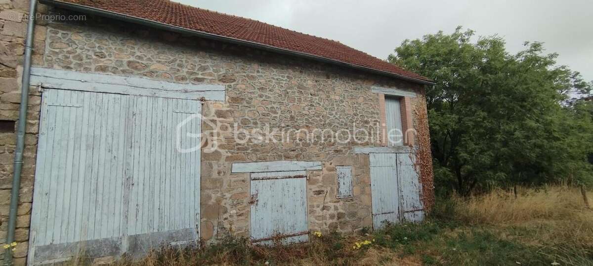 Maison de village, grange et terrain - photo 3