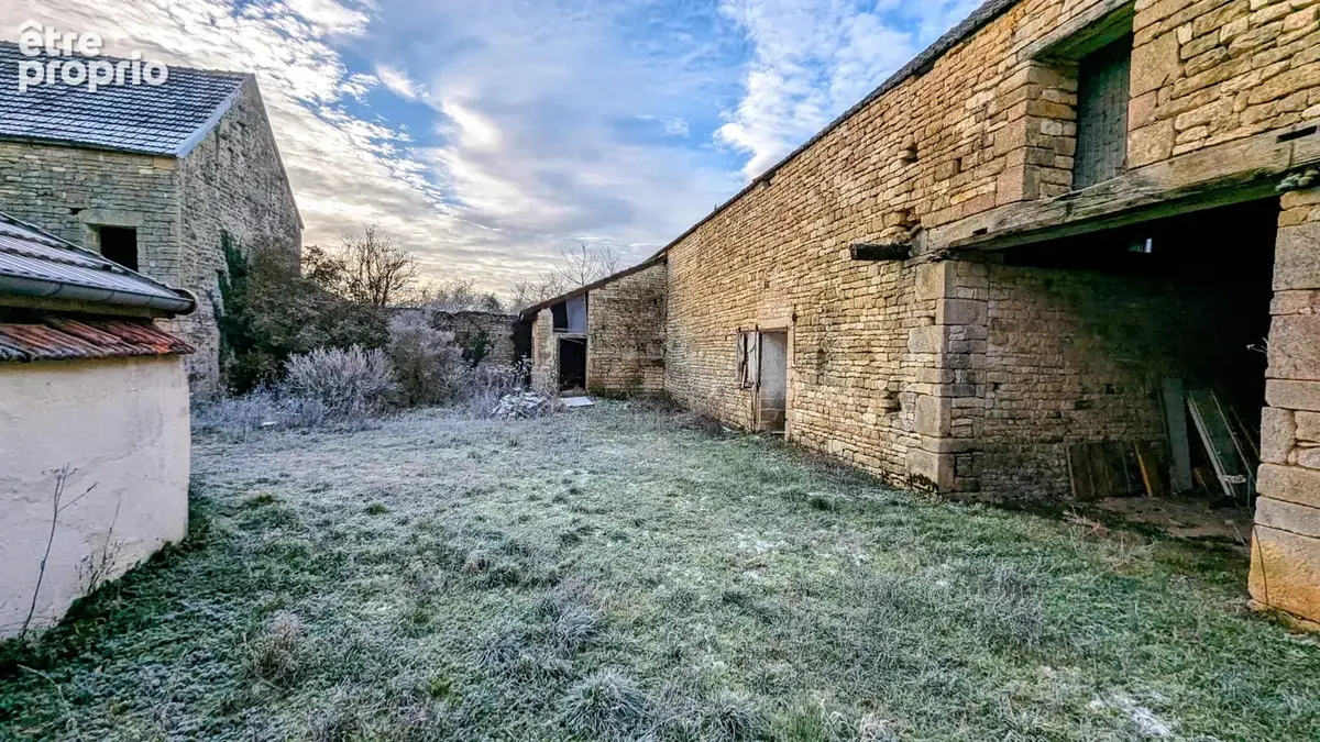 En bourgogne, dans le département de l'yonne, maison ancienne de caractere  avec dependances et terrain - photo 15