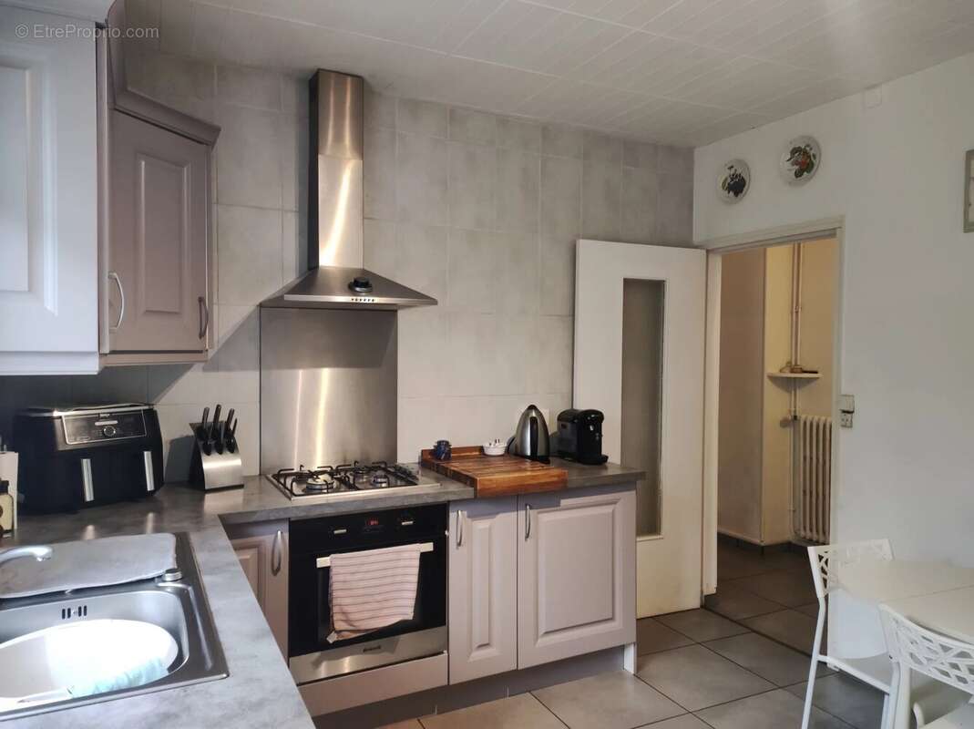 Maison de plain-pied avec dépendances - photo 5