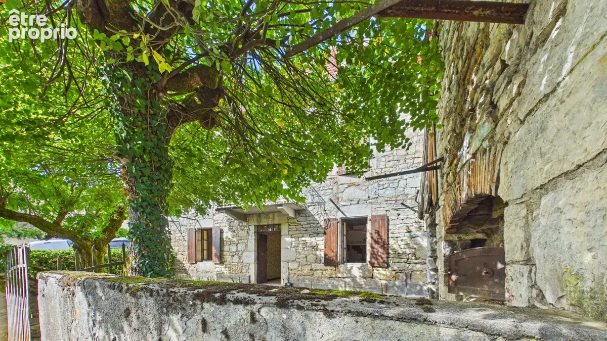Maison de village en pierre à rénover avec cour intérieure, four à pain et dépendance - photo 5