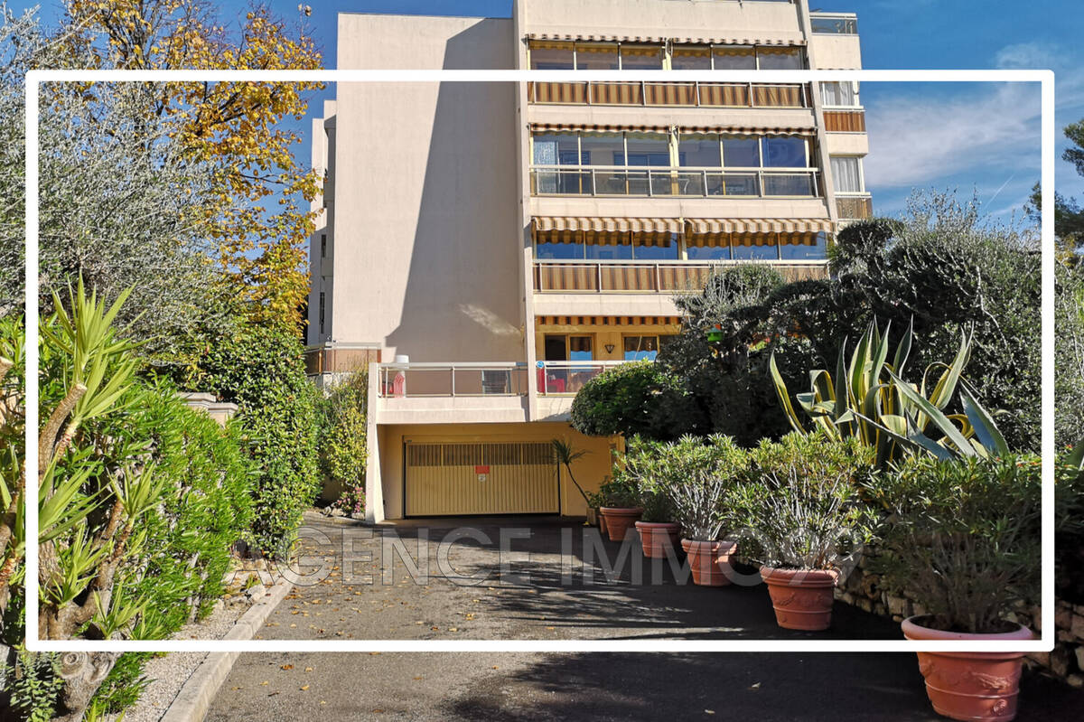 Parking à LE CANNET