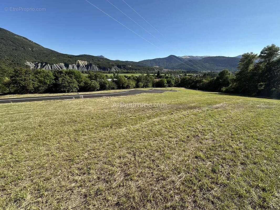 Terrain à LA MURE-ARGENS