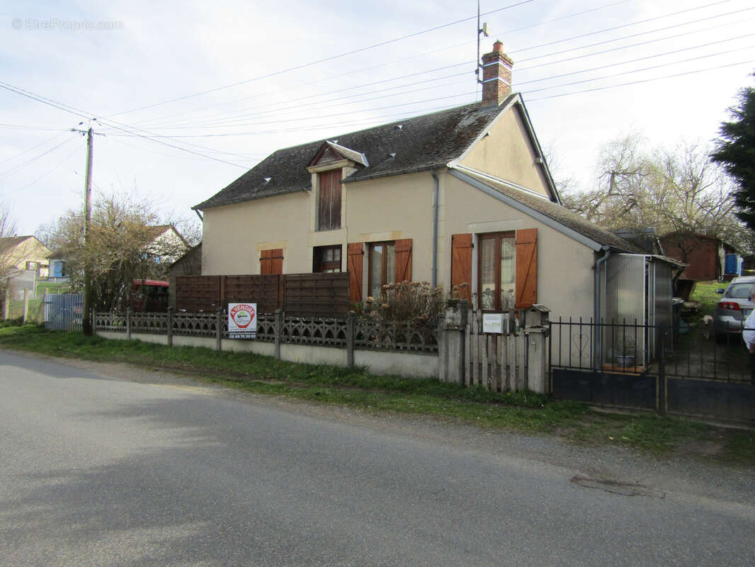 Maison à LA CHAPELLE-HUGON