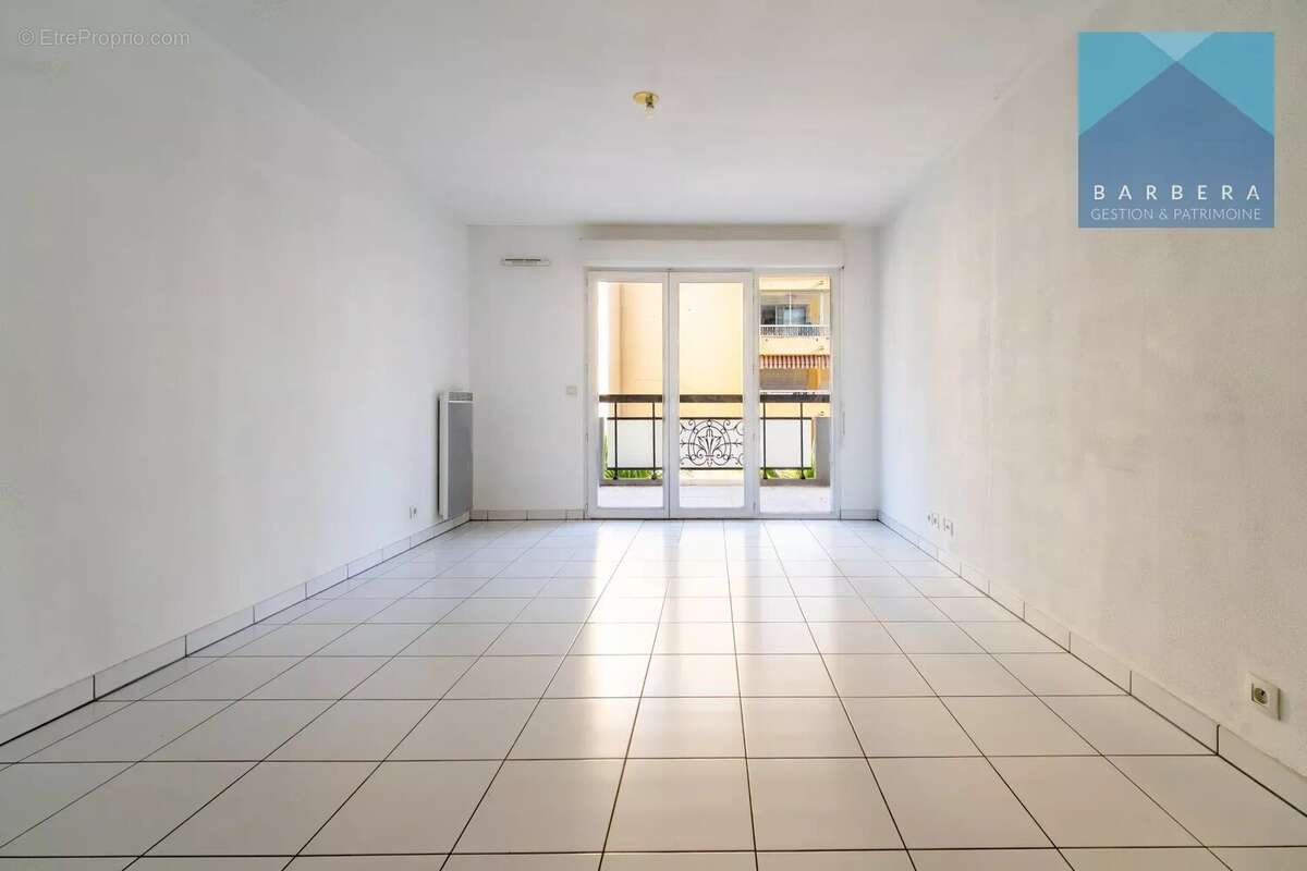 Appartement à SAINT-LAURENT-DU-VAR
