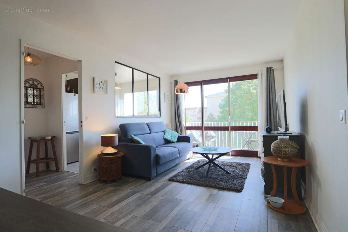 Appartement à LES PAVILLONS-SOUS-BOIS