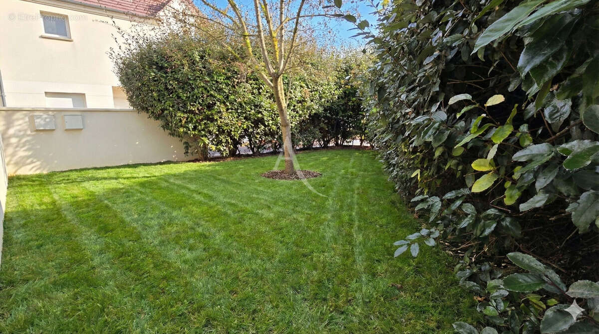 Maison à SAINT-THIBAULT-DES-VIGNES