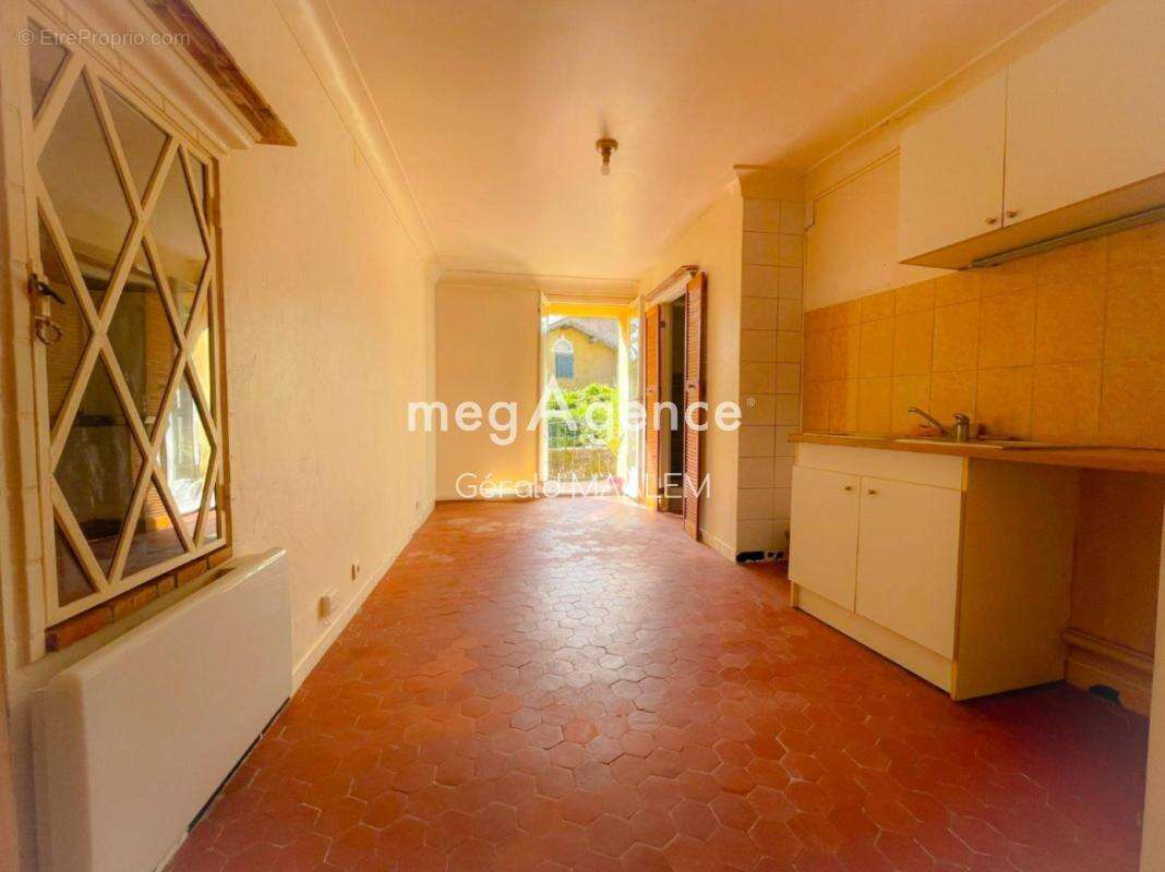 Appartement à ROQUEBRUNE-SUR-ARGENS