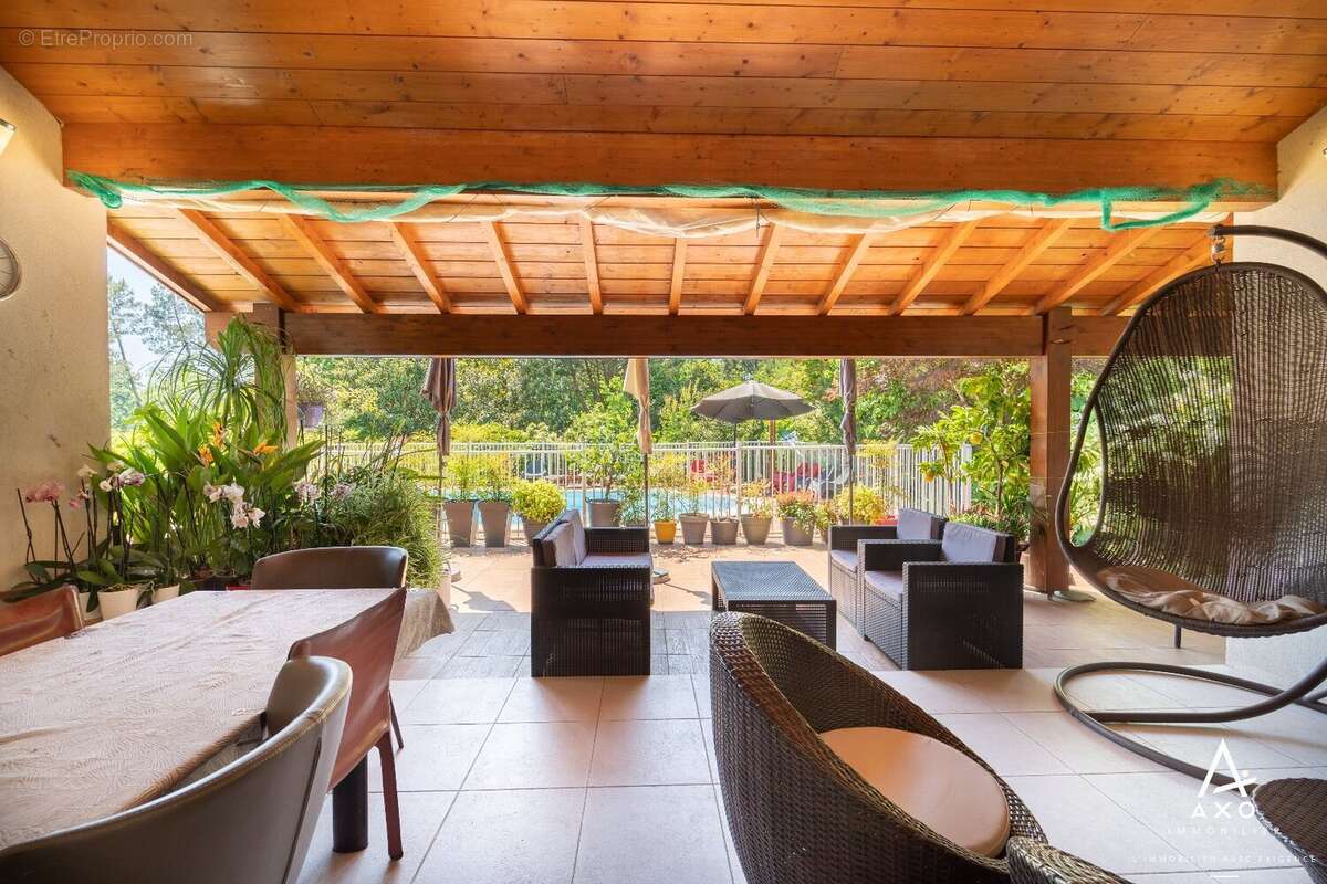 Maison conteporaine haut de gamme  en lisière de forêt - photo 10