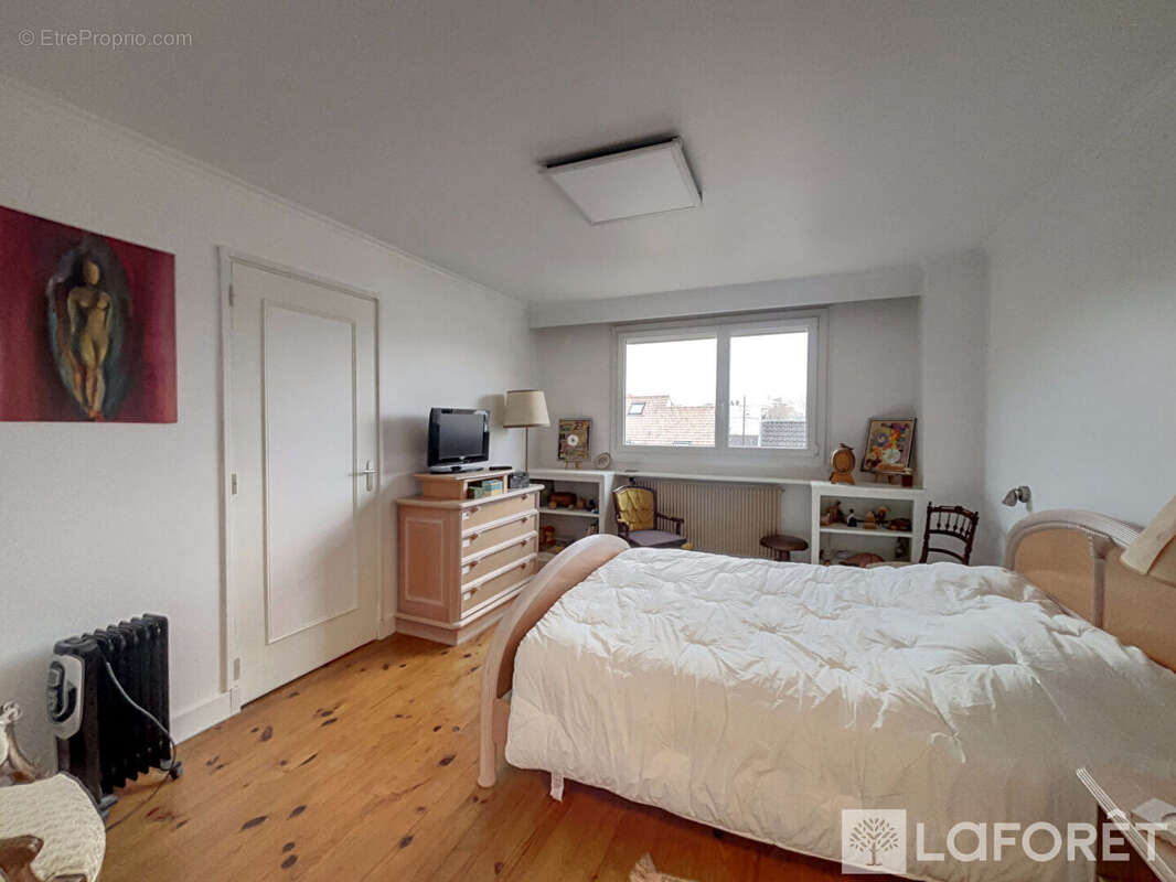 Maison à BURES-SUR-YVETTE