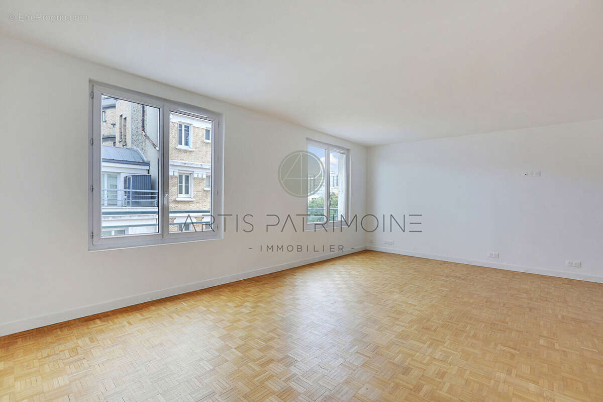 Appartement à PARIS-15E