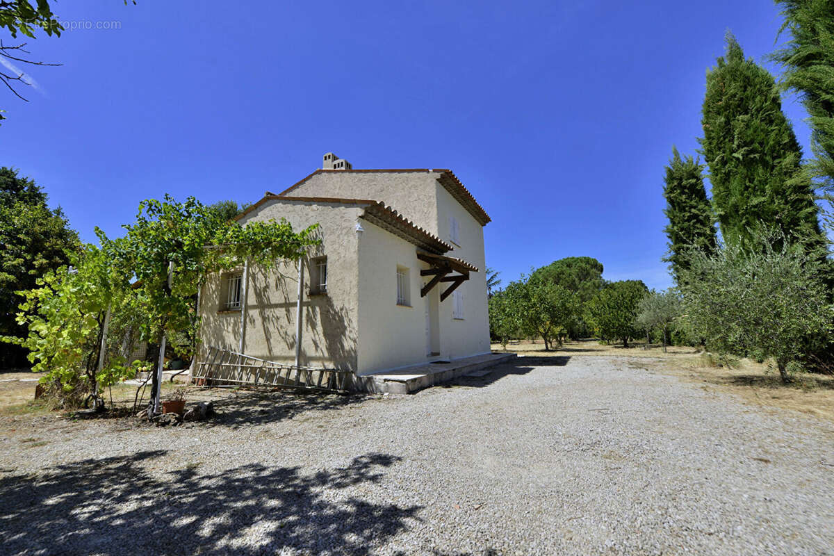 Maison à SAINT-CEZAIRE-SUR-SIAGNE