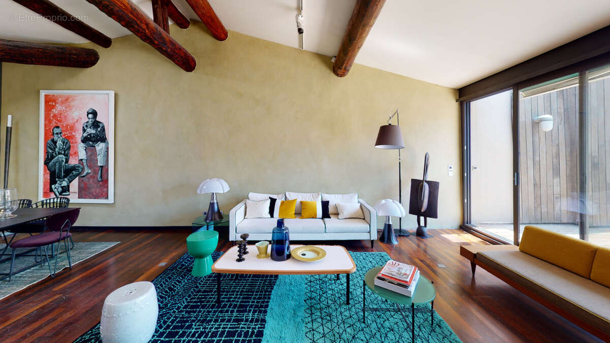 Appartement à MARSEILLE-1E