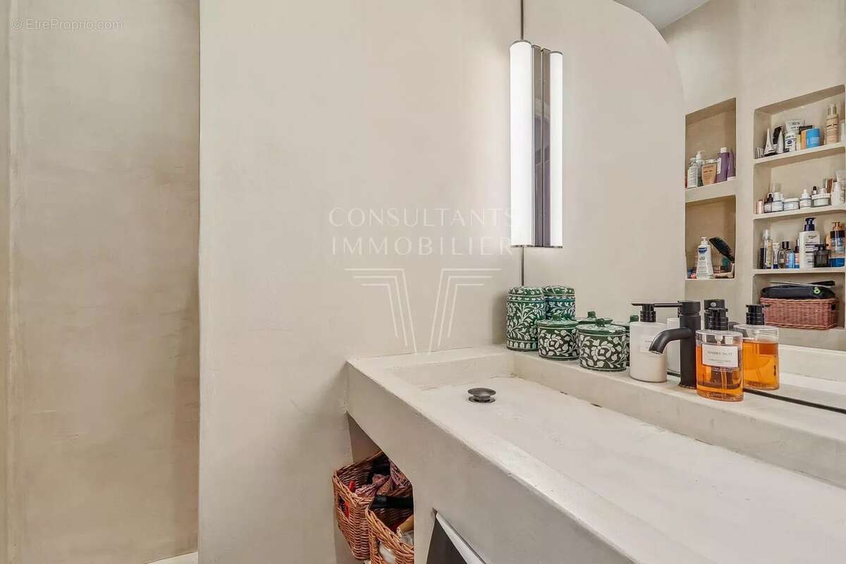 Appartement à LEVALLOIS-PERRET