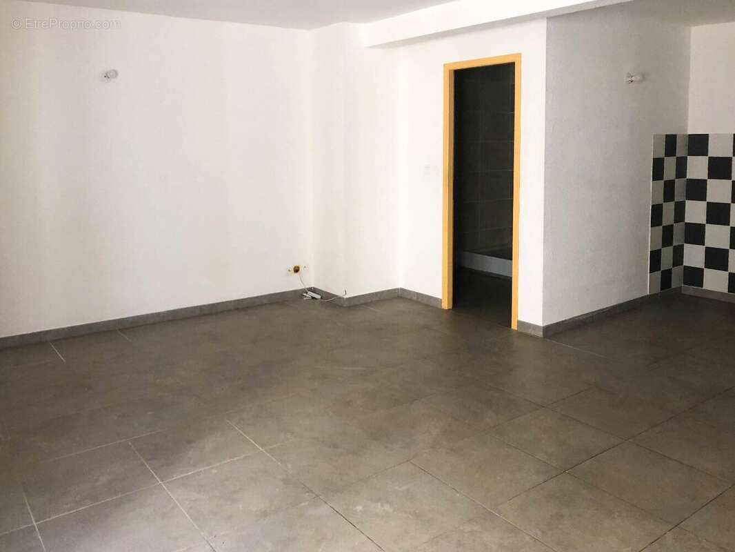 Appartement à COURNONTERRAL