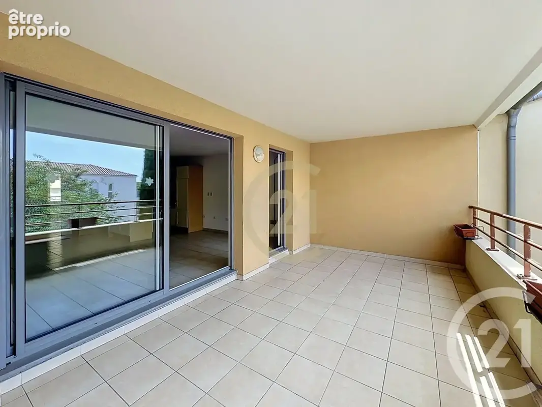 Appartement 70 m² à Uzes  - photo 4