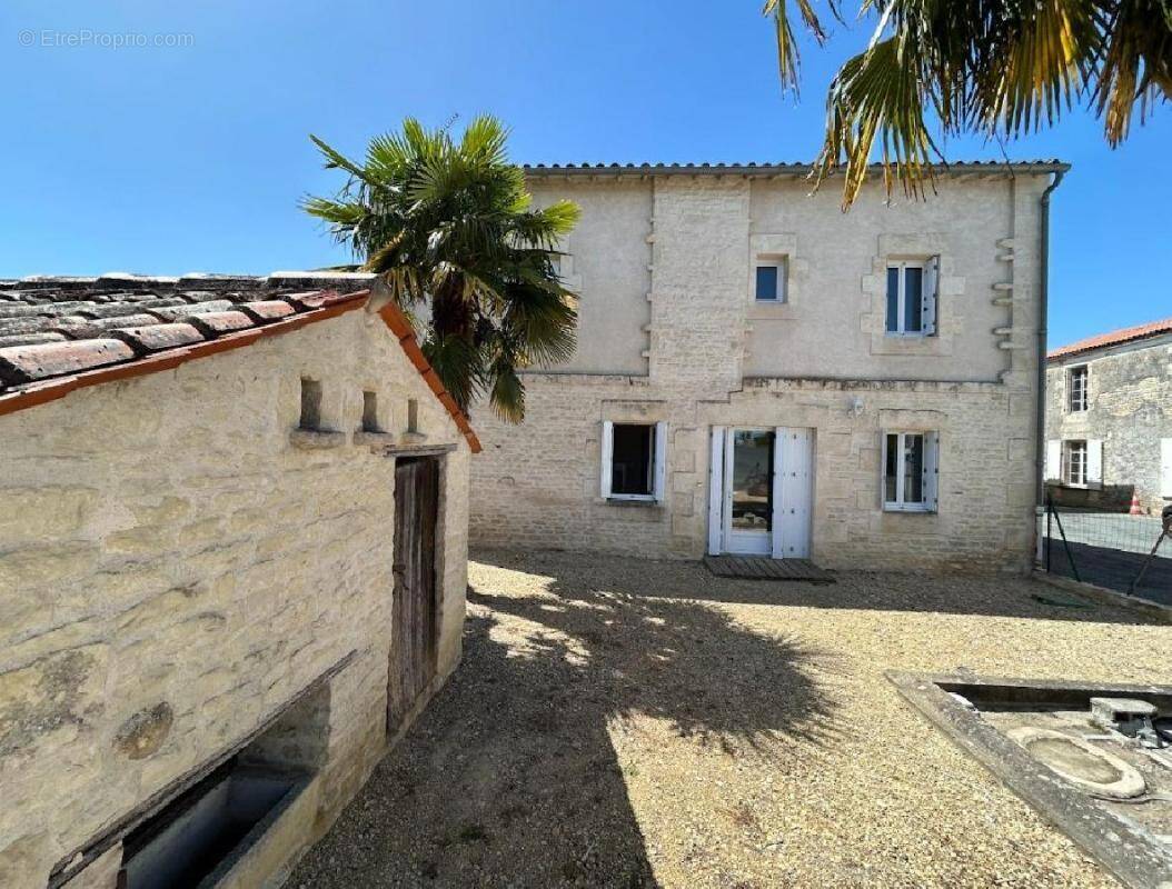 Maison à PRIN-DEYRANCON