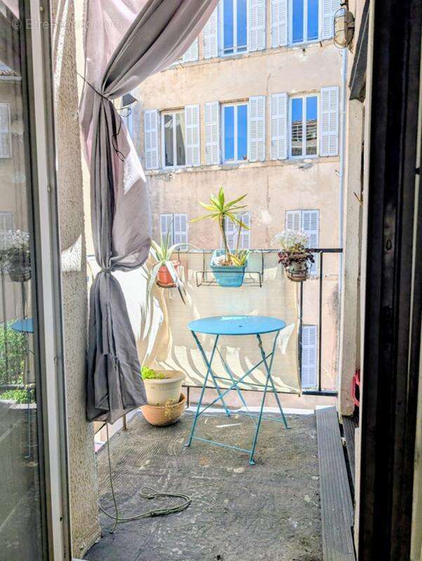 Appartement à MARSEILLE-1E