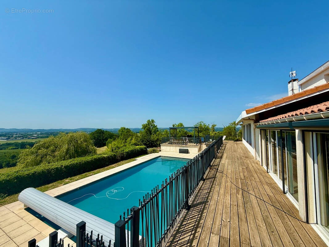 Maison à PUJOLS