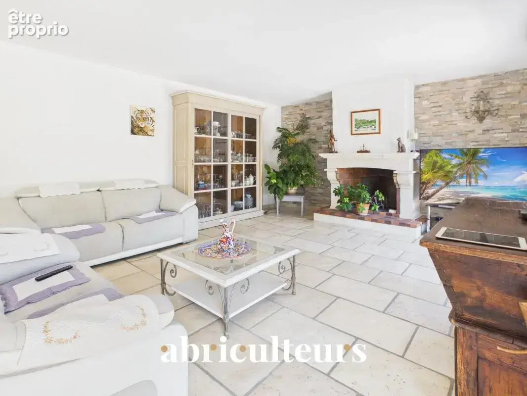 Élégante villa familiale de 250 m² en vente sur Montauroux (83440) - photo 6