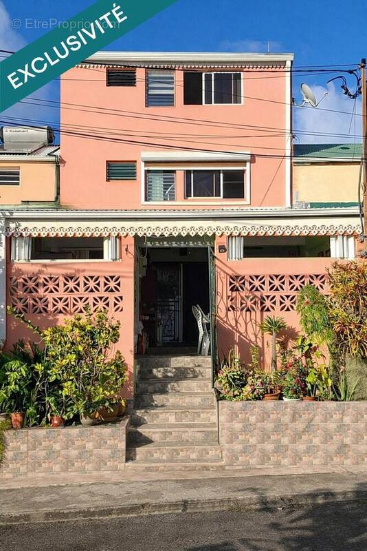 Photo 1 - Maison à LE ROBERT