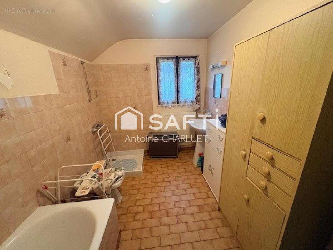 Maison 80 m² à Saint-Genou  - photo 8