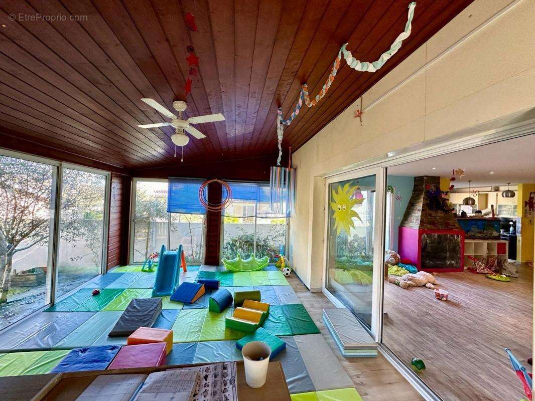 Commerce à LA VILLE-DIEU-DU-TEMPLE