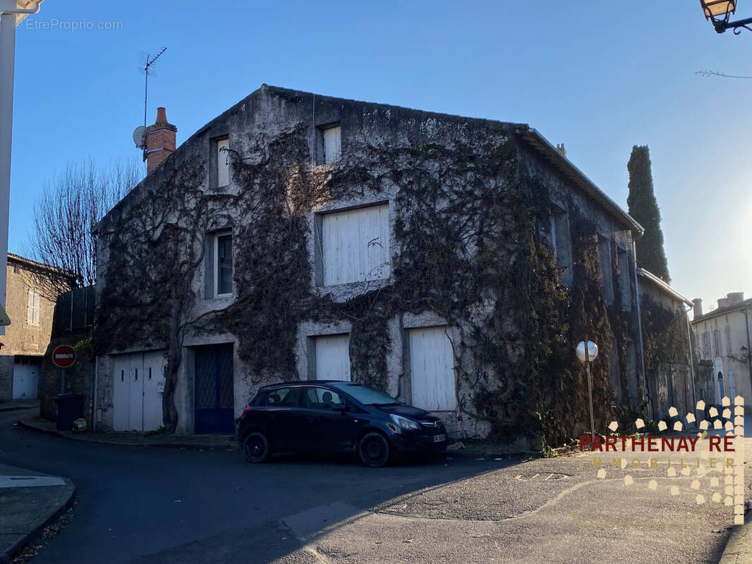 Maison à PARTHENAY