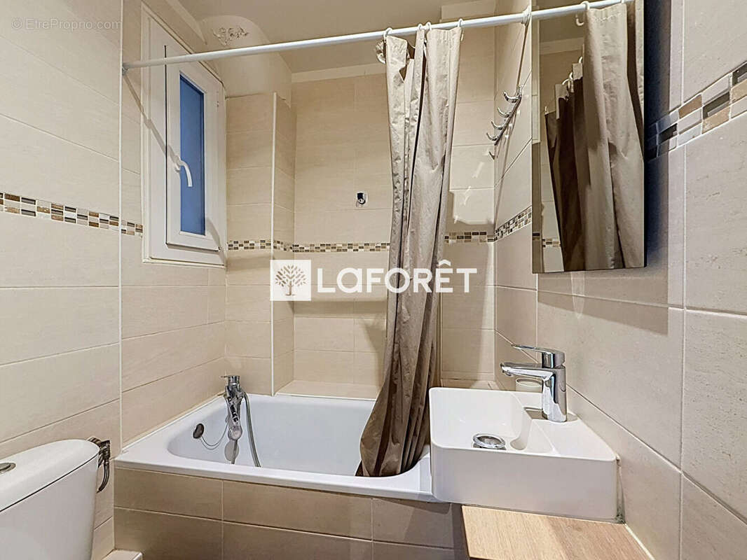 Appartement Paris 2 pièces - 42 m2 - VICTOR HUGO - photo 6