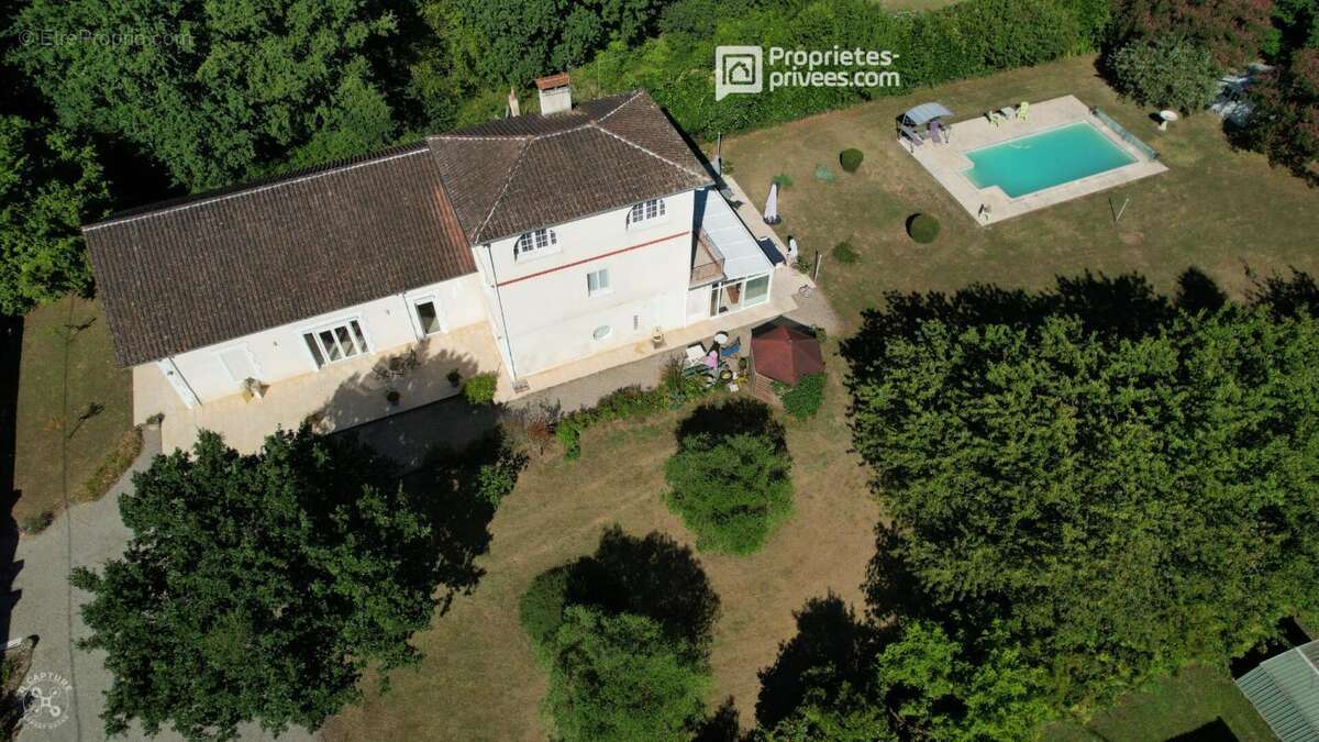Maison de caractère en pierre 350 m² - 4 chambres - piscine chauffée - parc 3500 m² - photo 2