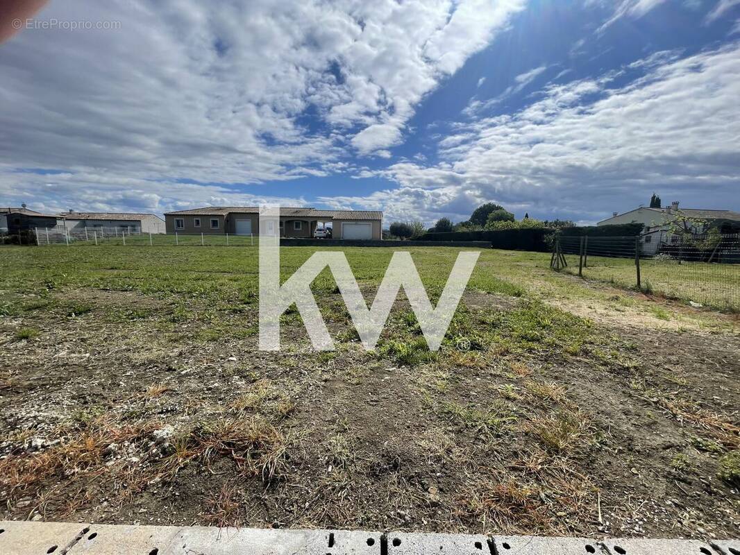 Terrain à VILLENEUVE-LES-MONTREAL