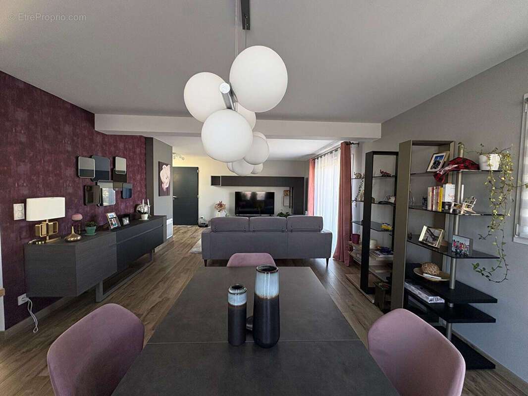 Maison à FEUGUEROLLES-BULLY