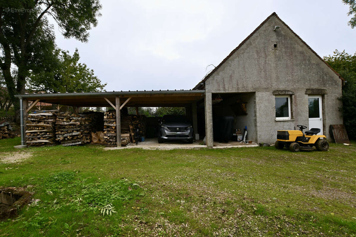 Maison à COURCELLES-FREMOY