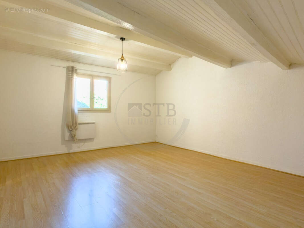 Appartement à LIVRON-SUR-DROME