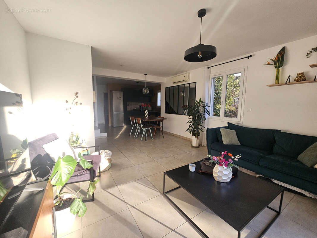 Maison à UCHAUD