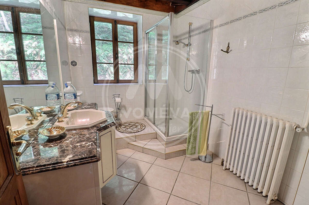 Maison à MONTREGARD