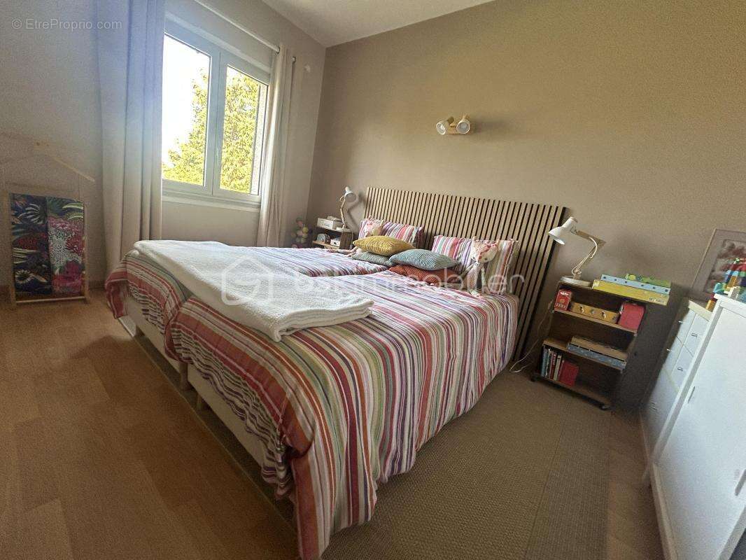 Belle maison plain pied - 4/5 chambres - veranda - piscine - terrain - photo 9