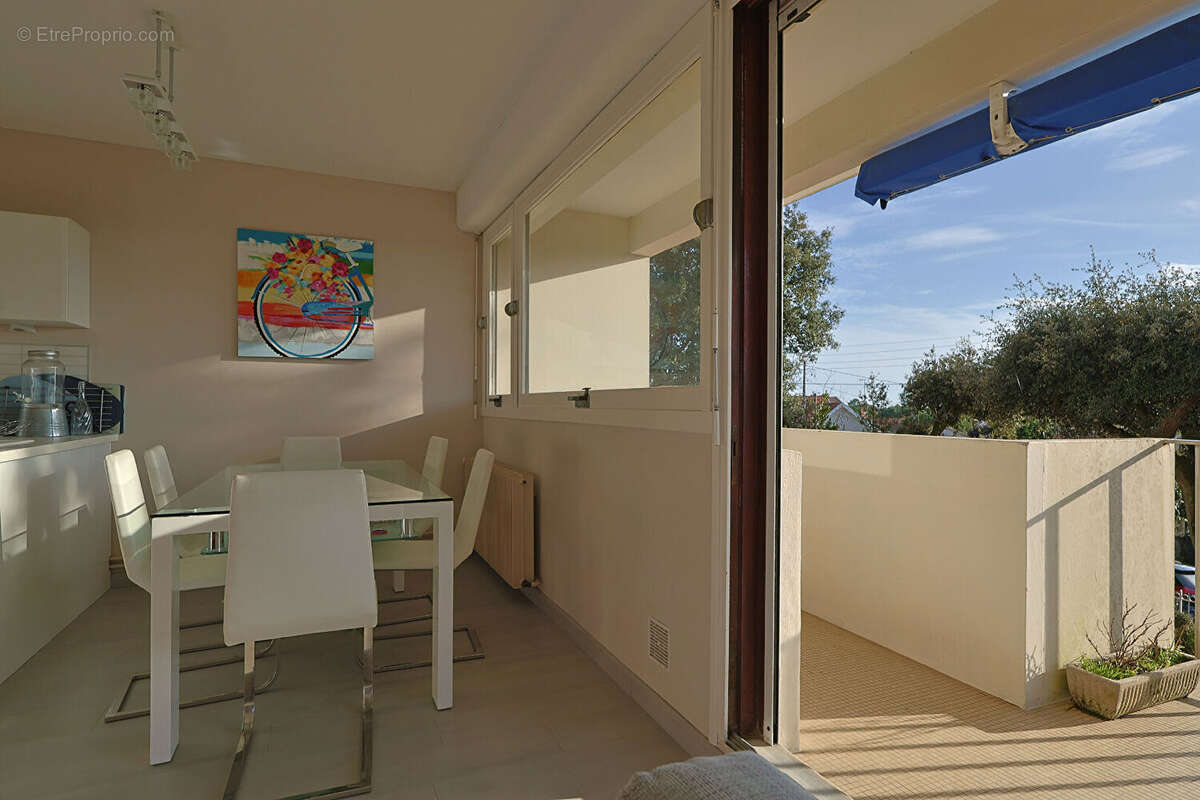 200M DE LA PLAGE DE PONTAILLAC - Appartement lumineux avec balcon - photo 4
