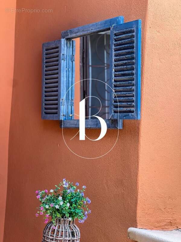 Maison à SAINT-LAURENT-DE-CARNOLS