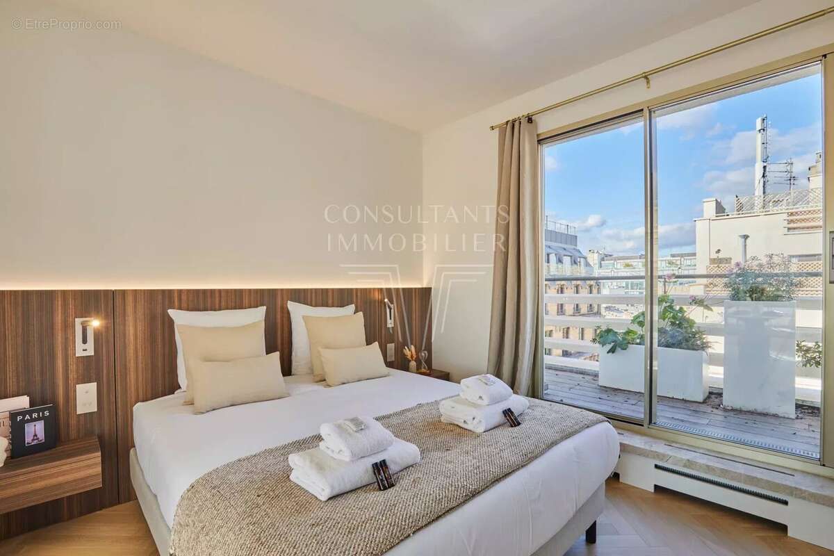 Appartement à PARIS-8E