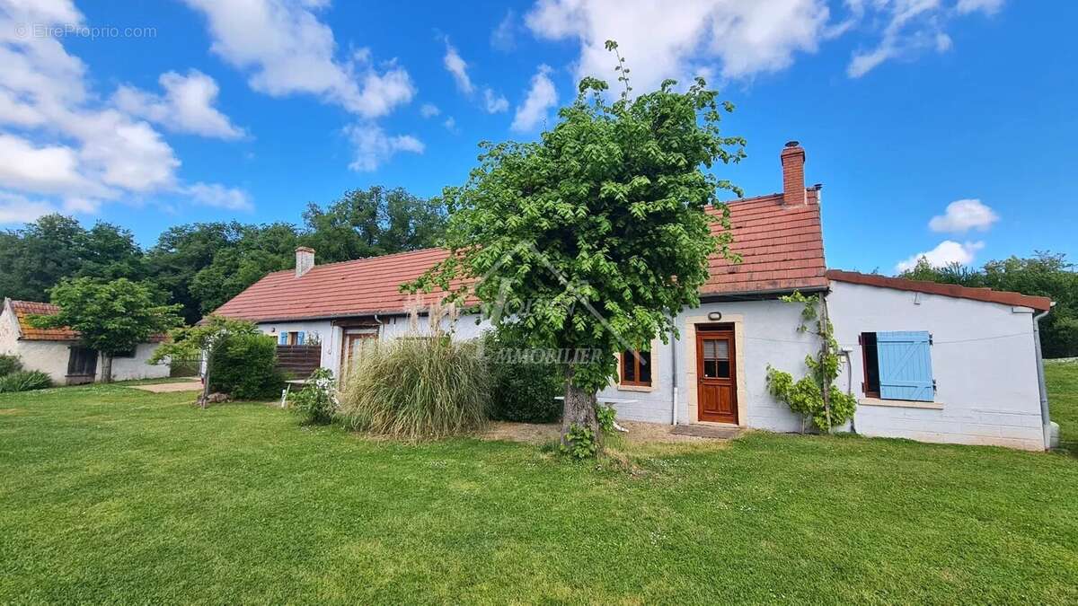 Maison à SAINT-BONNET-TRONCAIS