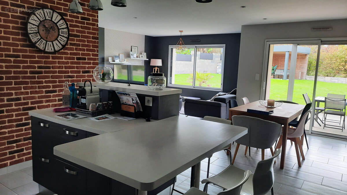 Maison à MESNARD-LA-BAROTIERE