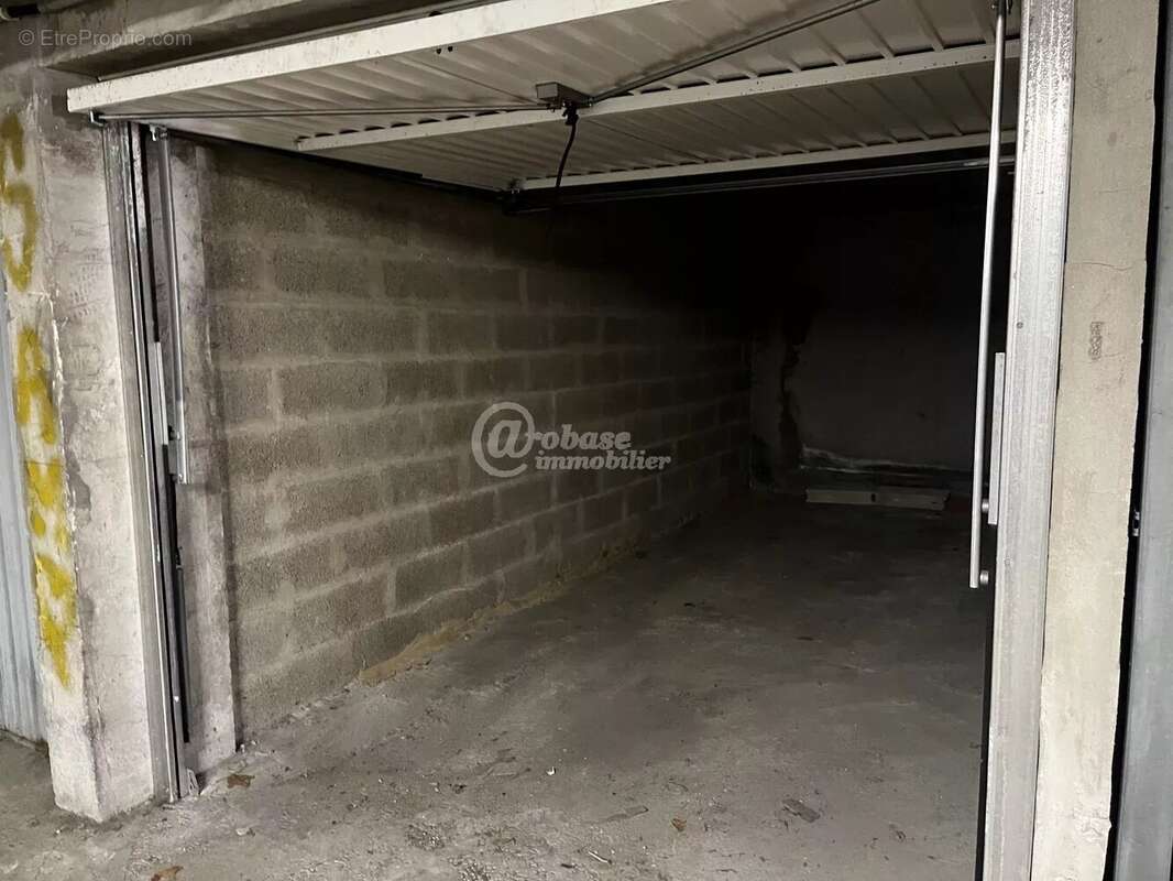 Parking à MARSEILLE-10E