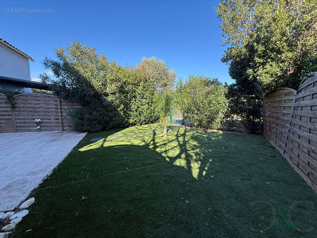 Appartement à BORMES-LES-MIMOSAS