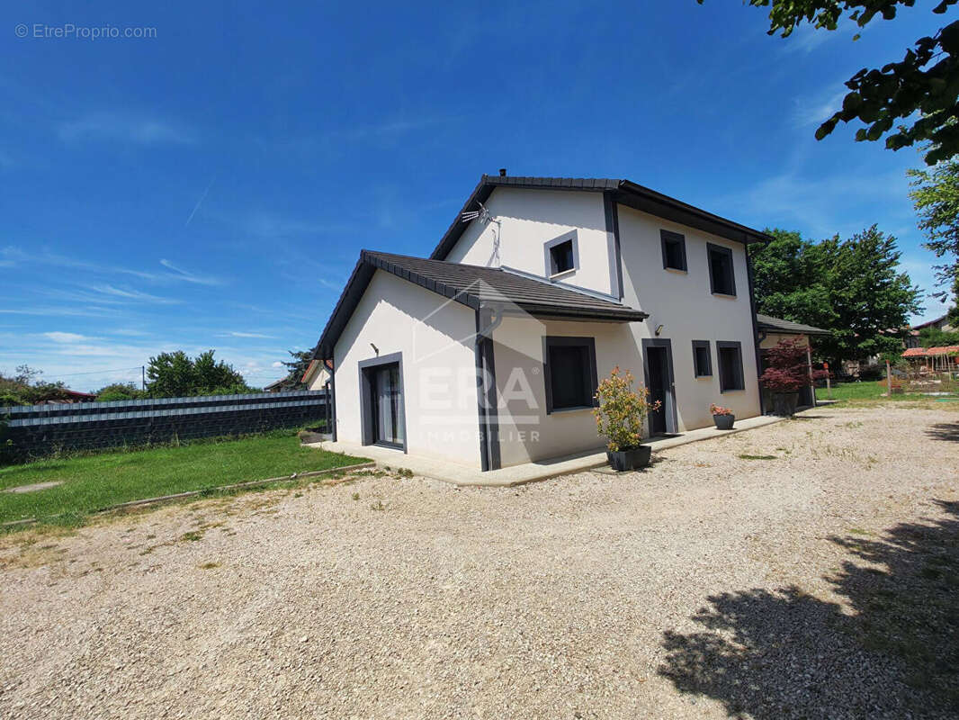 Maison à AMBUTRIX
