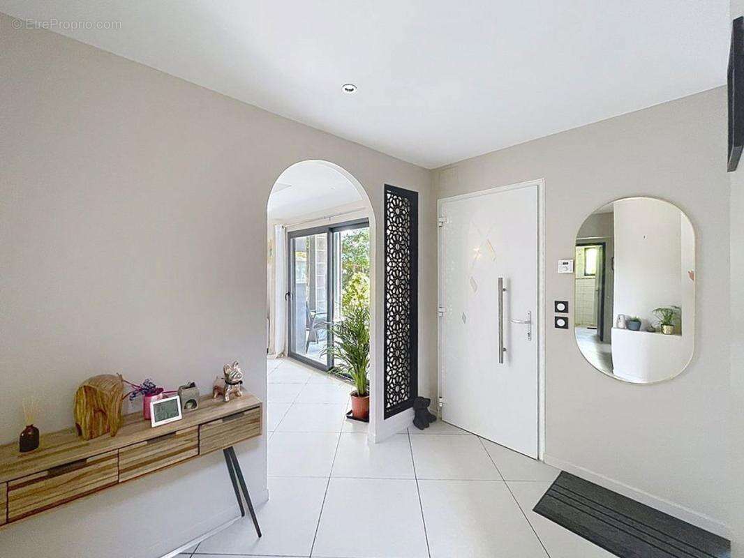 Pins-Justaret - Superbe maison T6 contemporaine avec jardin - photo 4